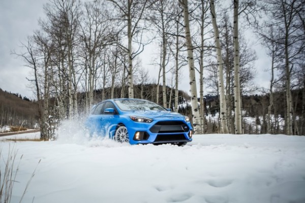 ford focus rs in deep snow