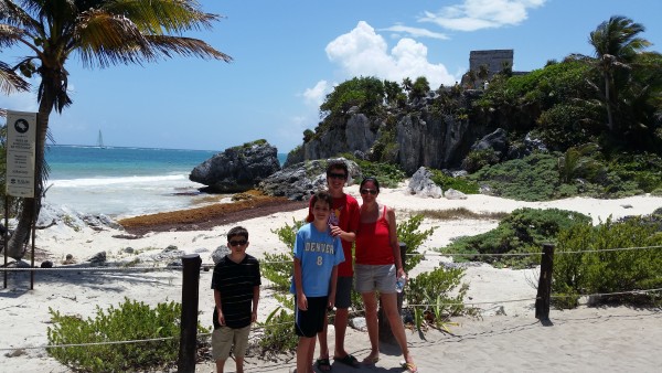 mayan ruins right on beach at tulum 0415